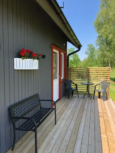 Fint trädäck vid Klinten - Joarsbo Gård