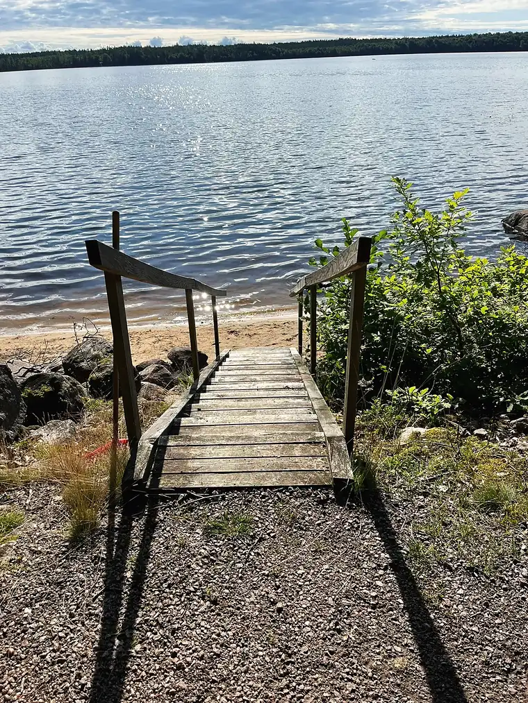 Ta ett uppfriskande bad i sjön Fegen - Joarsbo Gård